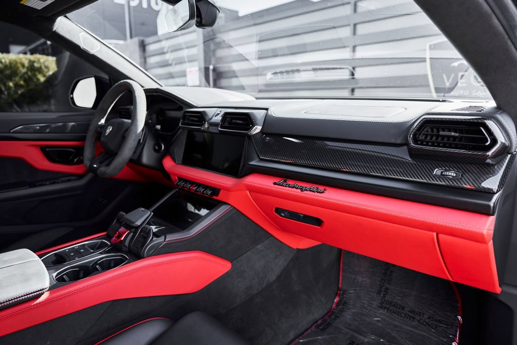 Used 2025 Lamborghini Urus SE AWD/4WD image 40