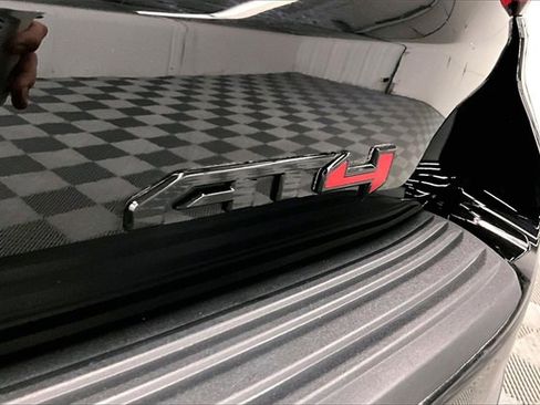 Used 2024 GMC Yukon AT4 image 8