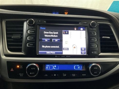 Used 2017 Toyota Highlander XLE image 29