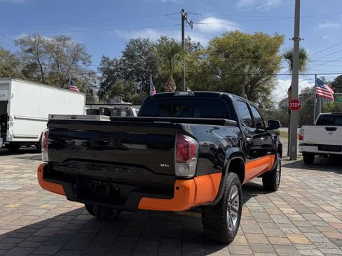 Used 2016 Toyota Tacoma Limited w/ Towing Package image 6