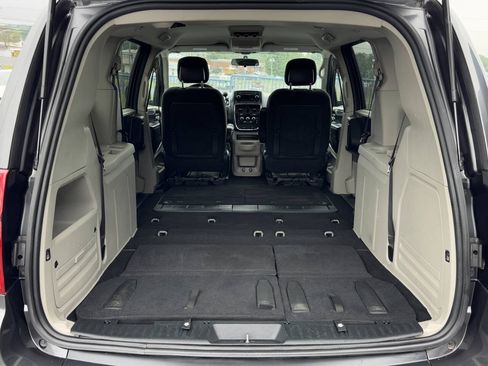 Used 2017 Dodge Grand Caravan SE FWD image 41