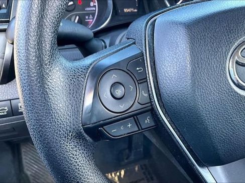 Used 2019 Toyota Camry LE image 18