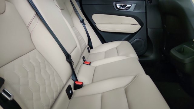 Used 2026 Volvo XC60 B5 Plus w/ Protection Package Premier AWD/4WD image 32