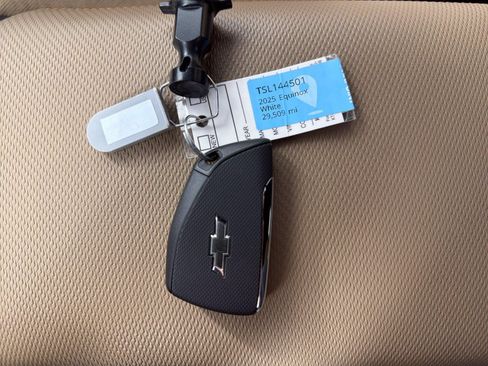 Used 2025 Chevrolet Equinox ACTIV w/ Safety and Technology Package AWD/4WD image 34
