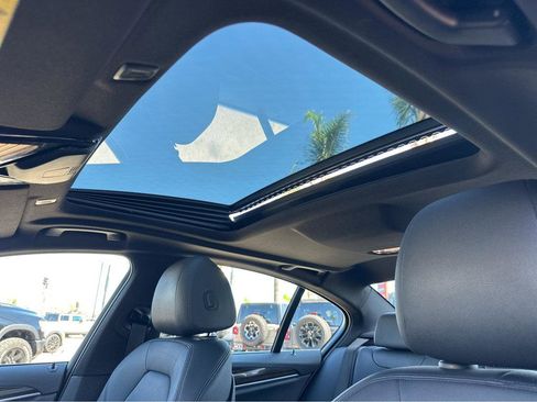 Used 2019 BMW 530e w/ Convenience Package image 7