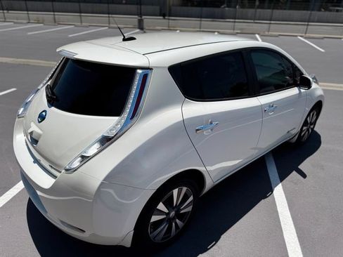 Used 2015 Nissan Leaf SV FWD image 23
