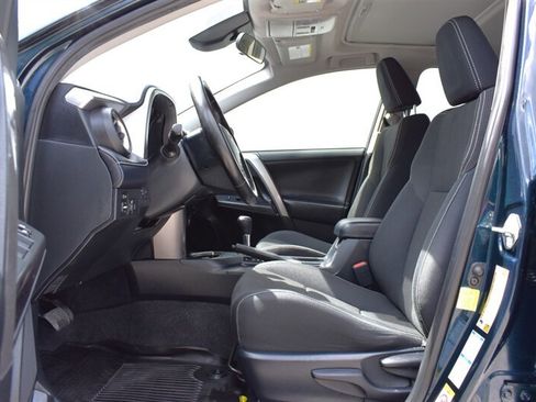 Used 2018 Toyota RAV4 XLE AWD/4WD image 11