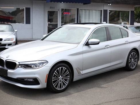 Used 2017 BMW 540i xDrive image 4