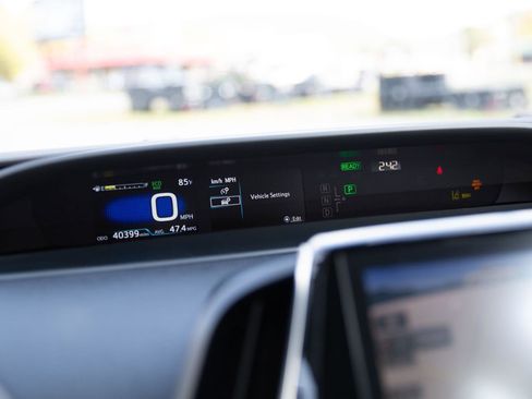 Used 2020 Toyota Prius Prime Limited image 12