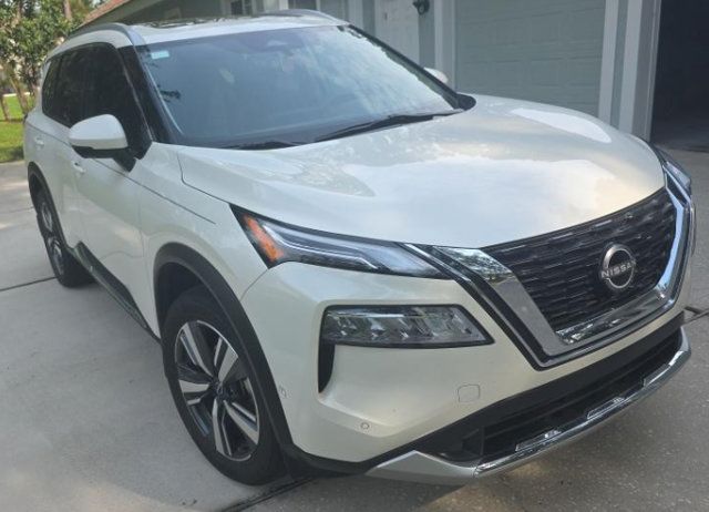 Used 2023 Nissan Rogue Platinum FWD image 1