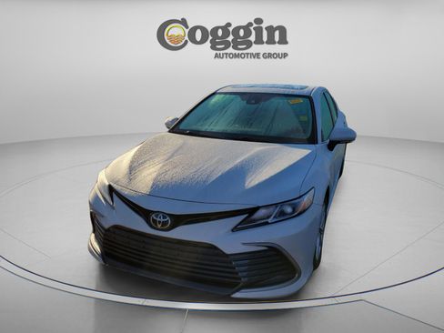 Used 2022 Toyota Camry LE image 12