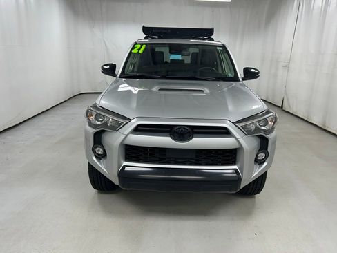 Used 2021 Toyota 4Runner Venture w/ Moonroof Package AWD/4WD image 4