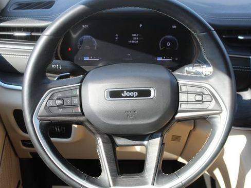 Used 2020 Jeep Grand Cherokee Limited AWD/4WD image 17