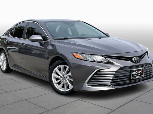 Used 2021 Toyota Camry LE image 2