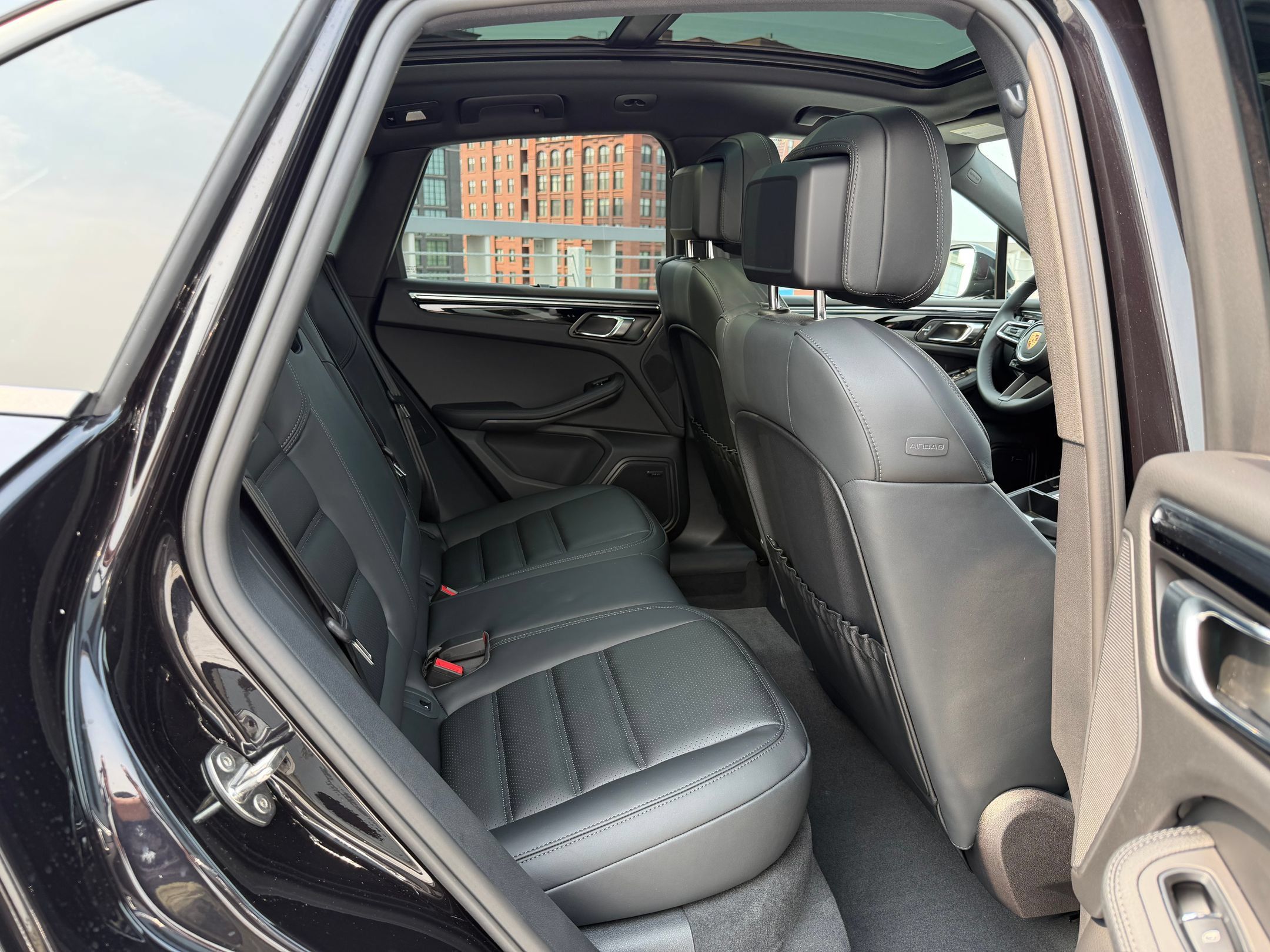 Used 2026 Porsche Macan AWD/4WD image 25