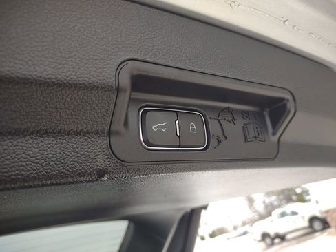 Used 2021 Ford Explorer XLT w/ Equipment Group 202A image 25