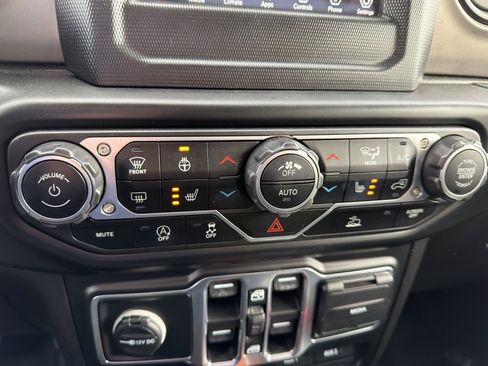 Used 2021 Jeep Gladiator Willys image 44