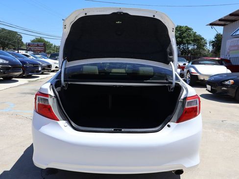 Used 2012 Toyota Camry XLE FWD image 16