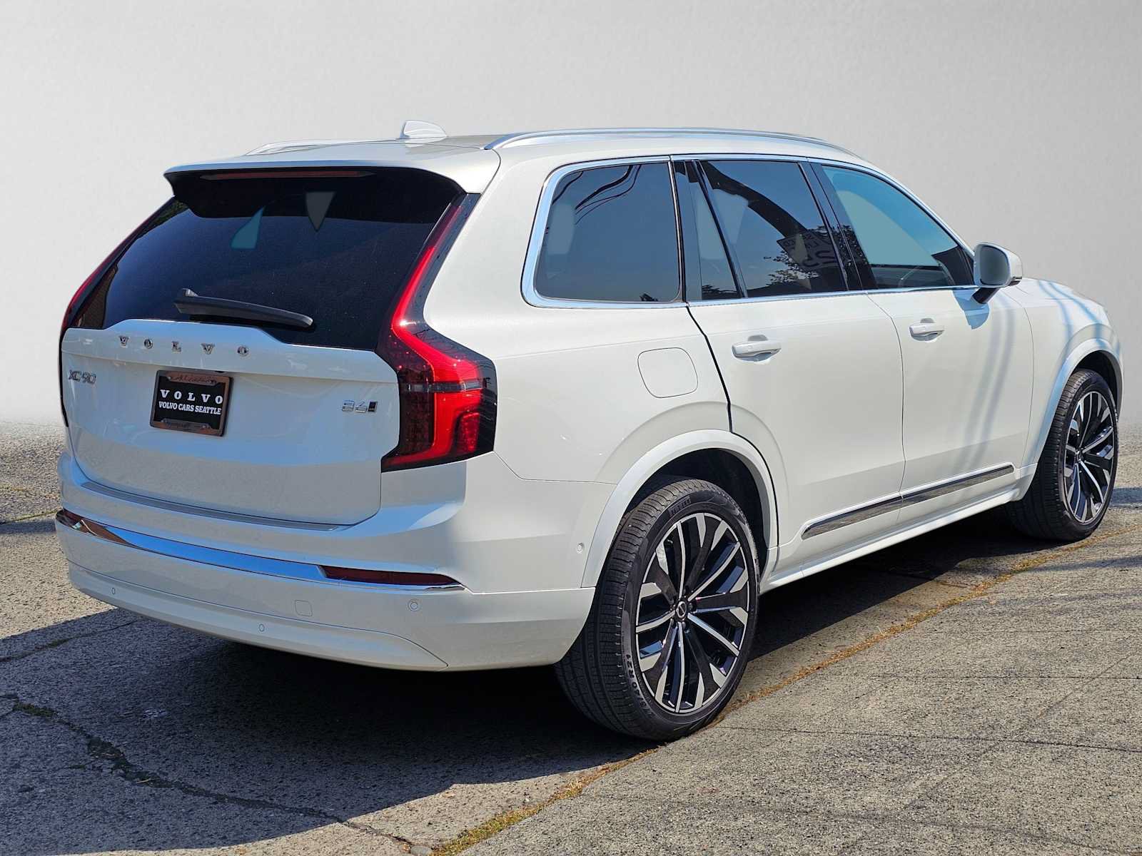 Used 2026 Volvo XC90 B6 Plus w/ Protection Package Premier AWD/4WD image 3