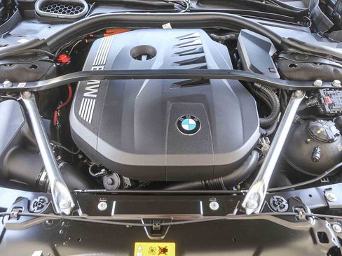 Used 2025 BMW 750e xDrive w/ Premium Package image 23