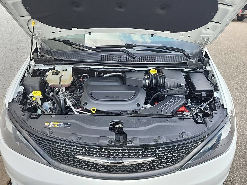 Used 2023 Chrysler Voyager LX FWD image 5