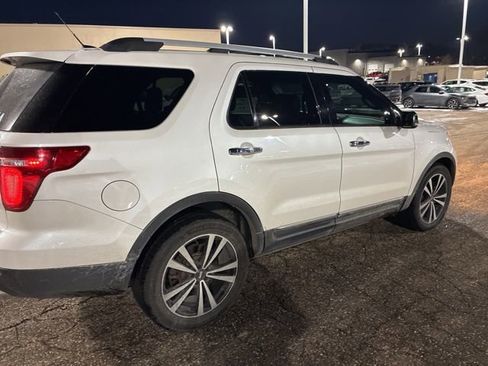 Used 2015 Ford Explorer XLT w/ Equipment Group 202B image 4