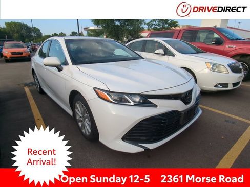 Used 2018 Toyota Camry LE FWD image 1