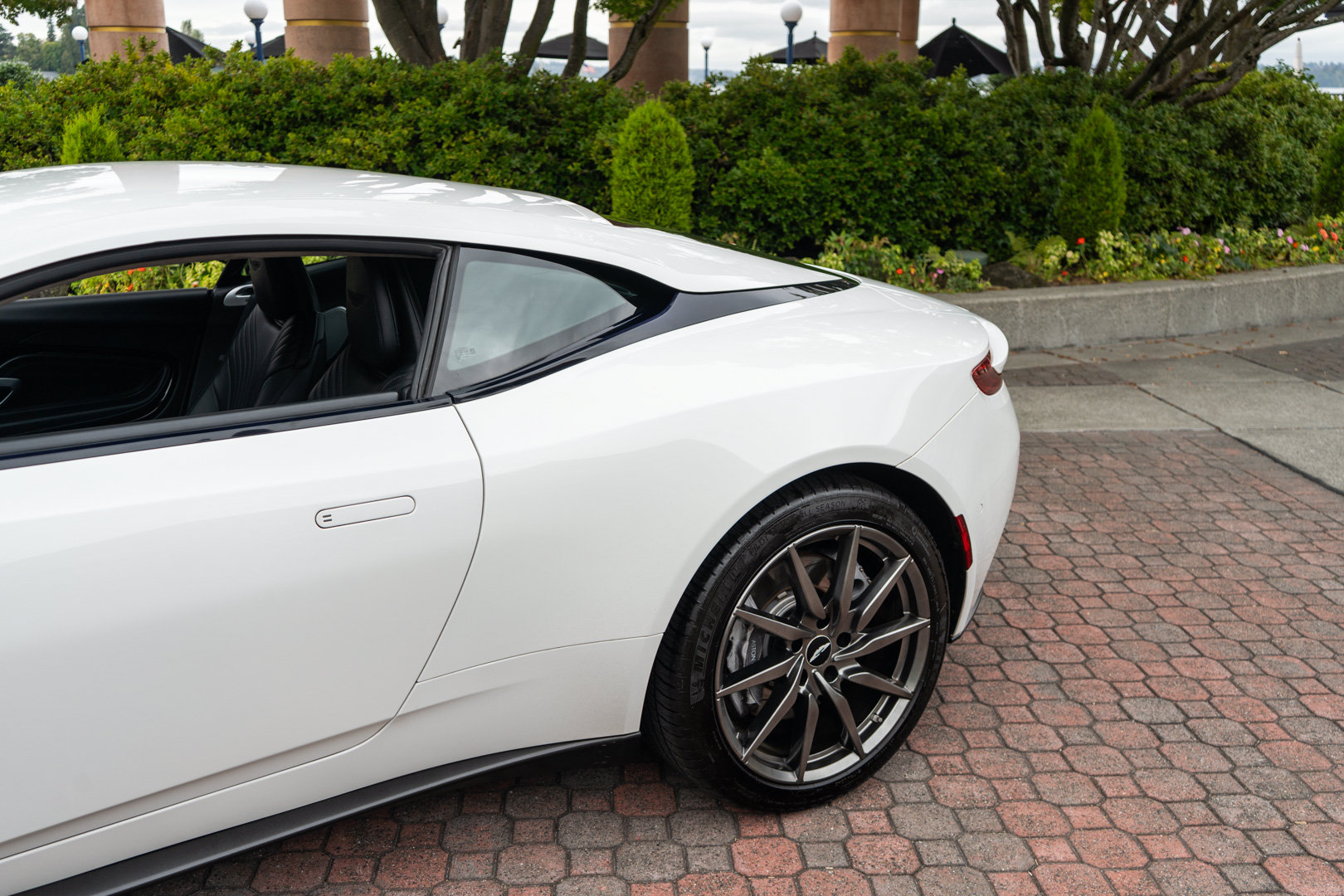 Used 2019 Aston Martin DB11 Coupe RWD image 44