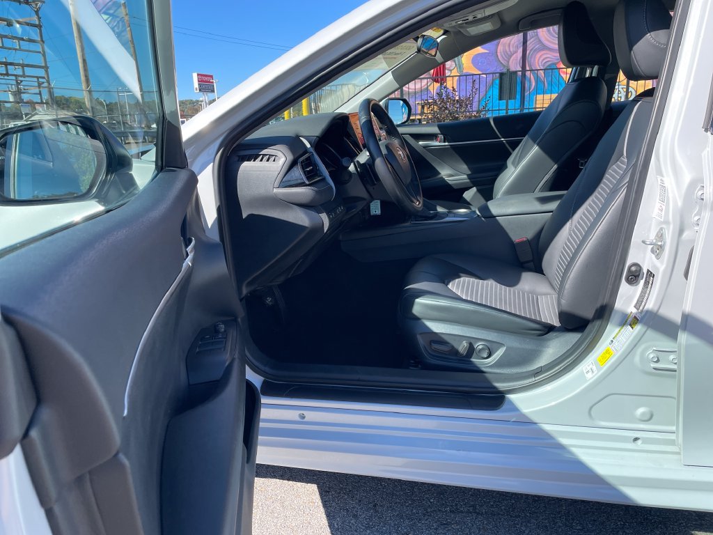 Used 2024 Toyota Camry SE w/ Cold Weather Package FWD image 14