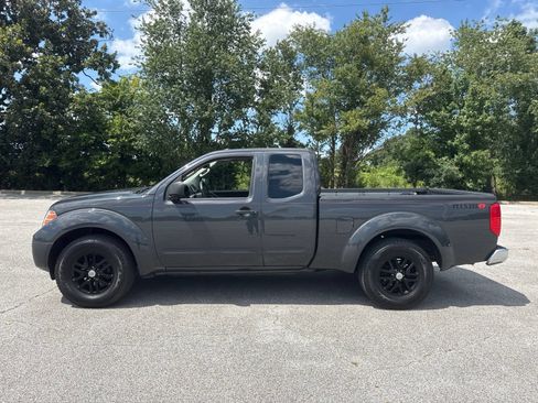 Used 2015 Nissan Frontier SV w/ SV Value Truck Package RWD image 2