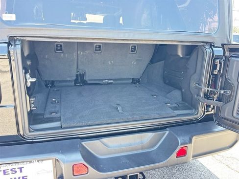 Used 2026 Jeep Wrangler Unlimited Rubicon AWD/4WD image 16