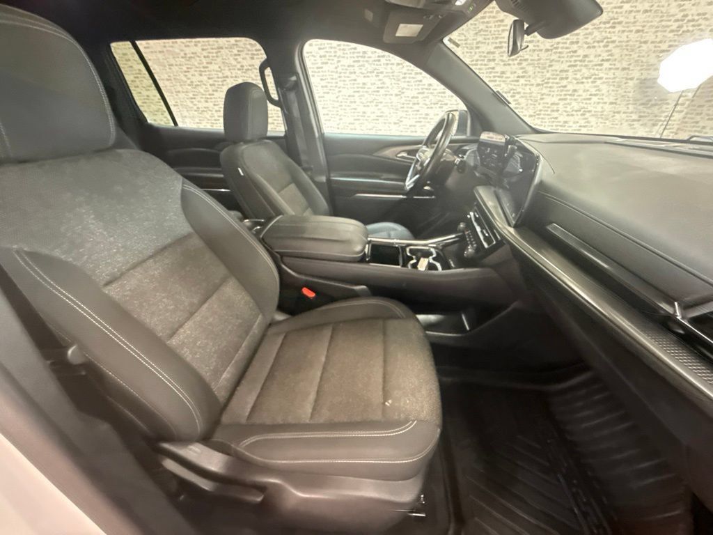 Used 2024 Chevrolet Traverse LT FWD image 11