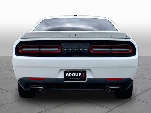 Used 2018 Dodge Challenger SXT image 4
