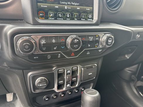 Used 2022 Jeep Gladiator Sport AWD/4WD image 17