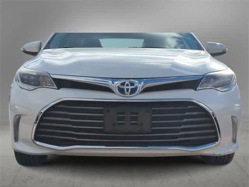 Used 2016 Toyota Avalon XLE Premium image 3