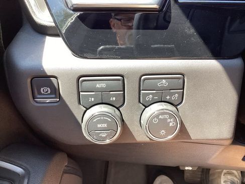 Used 2025 Chevrolet Silverado 1500 LT AWD/4WD image 24