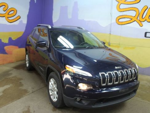 Used 2015 Jeep Cherokee Latitude w/ Cold Weather Group AWD/4WD image 2