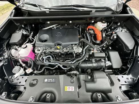 Used 2025 Toyota RAV4 LE AWD/4WD image 24