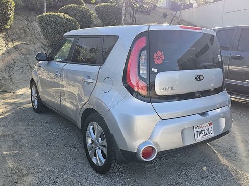 Used 2016 Kia Soul ! w/ Premium Package image 11