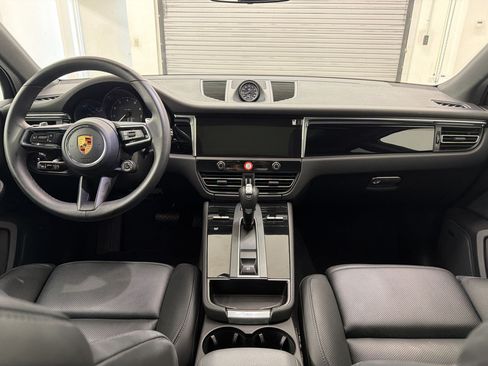 Used 2026 Porsche Macan AWD/4WD image 15