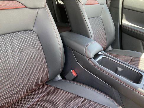 New 2025 Nissan Kicks SR image 32