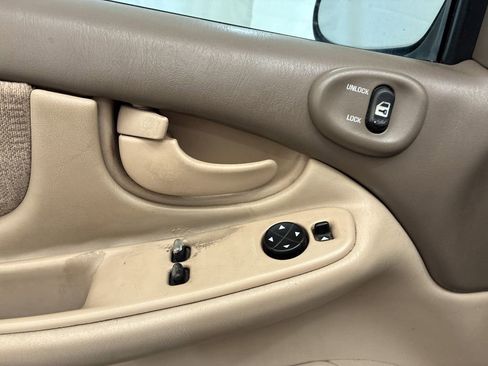 Used 2004 Oldsmobile Alero GL FWD image 18