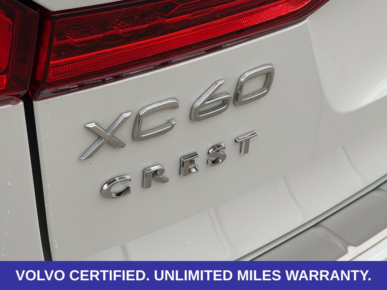 Certified 2024 Volvo XC60 B5 Plus w/ Protection Package Premier AWD/4WD image 10