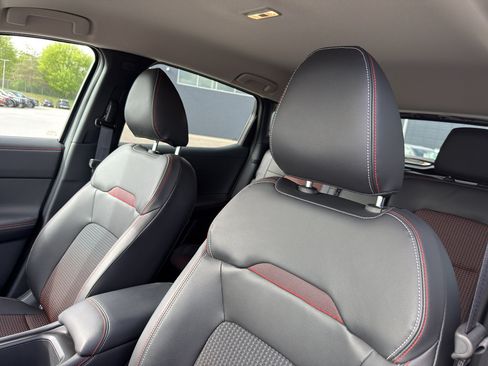 Certified 2025 Nissan Kicks SR AWD/4WD image 27