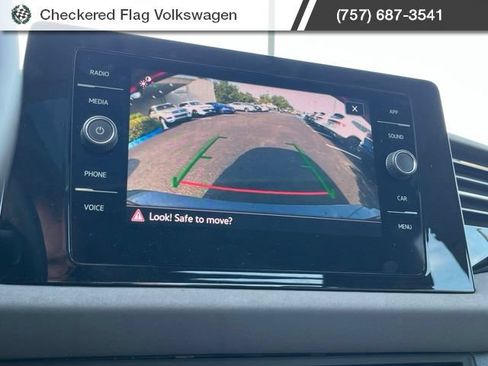 Used 2025 Volkswagen Jetta SE FWD image 40