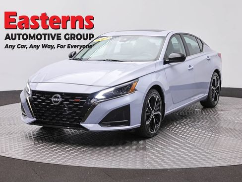 Used 2025 Nissan Altima 2.5 SR w/ SR Premium Package FWD image 1