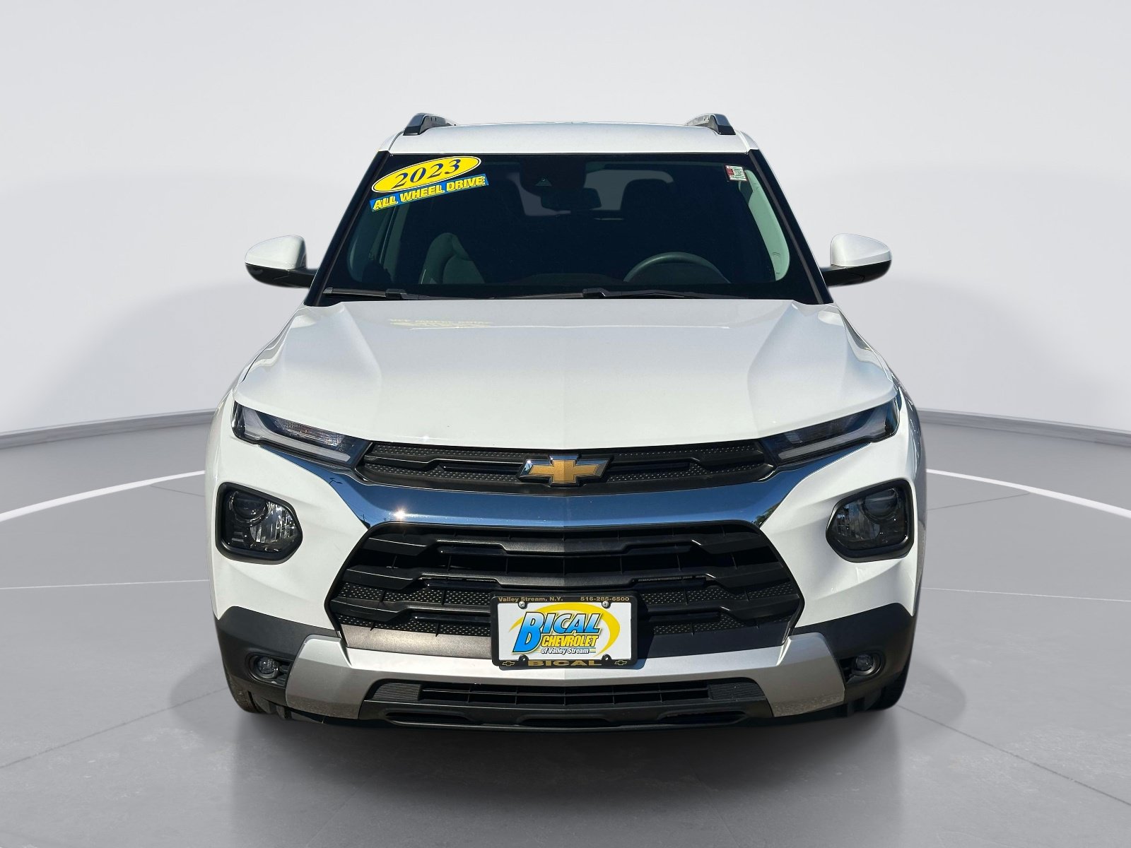 Used 2023 Chevrolet TrailBlazer LT FWD image 2