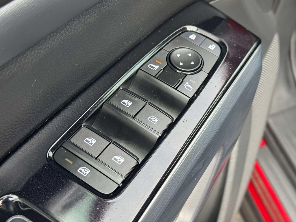 Used 2024 Nissan Pathfinder SL AWD/4WD image 15