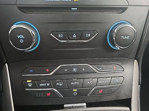 Used 2017 Ford Edge SEL w/ Equipment Group 201A AWD/4WD image 23