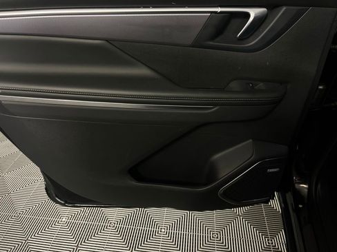 Used 2025 Buick Enclave Sport Touring image 32